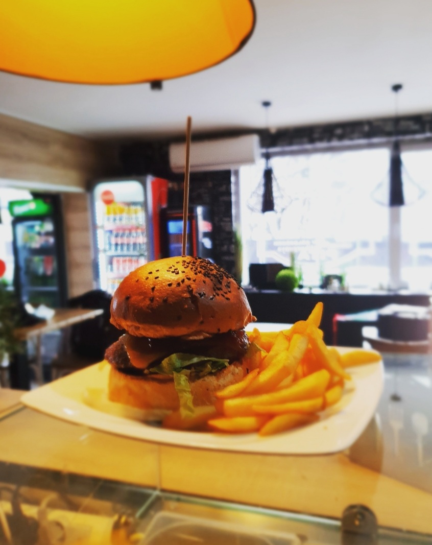 Gourmet burger sült krumplival